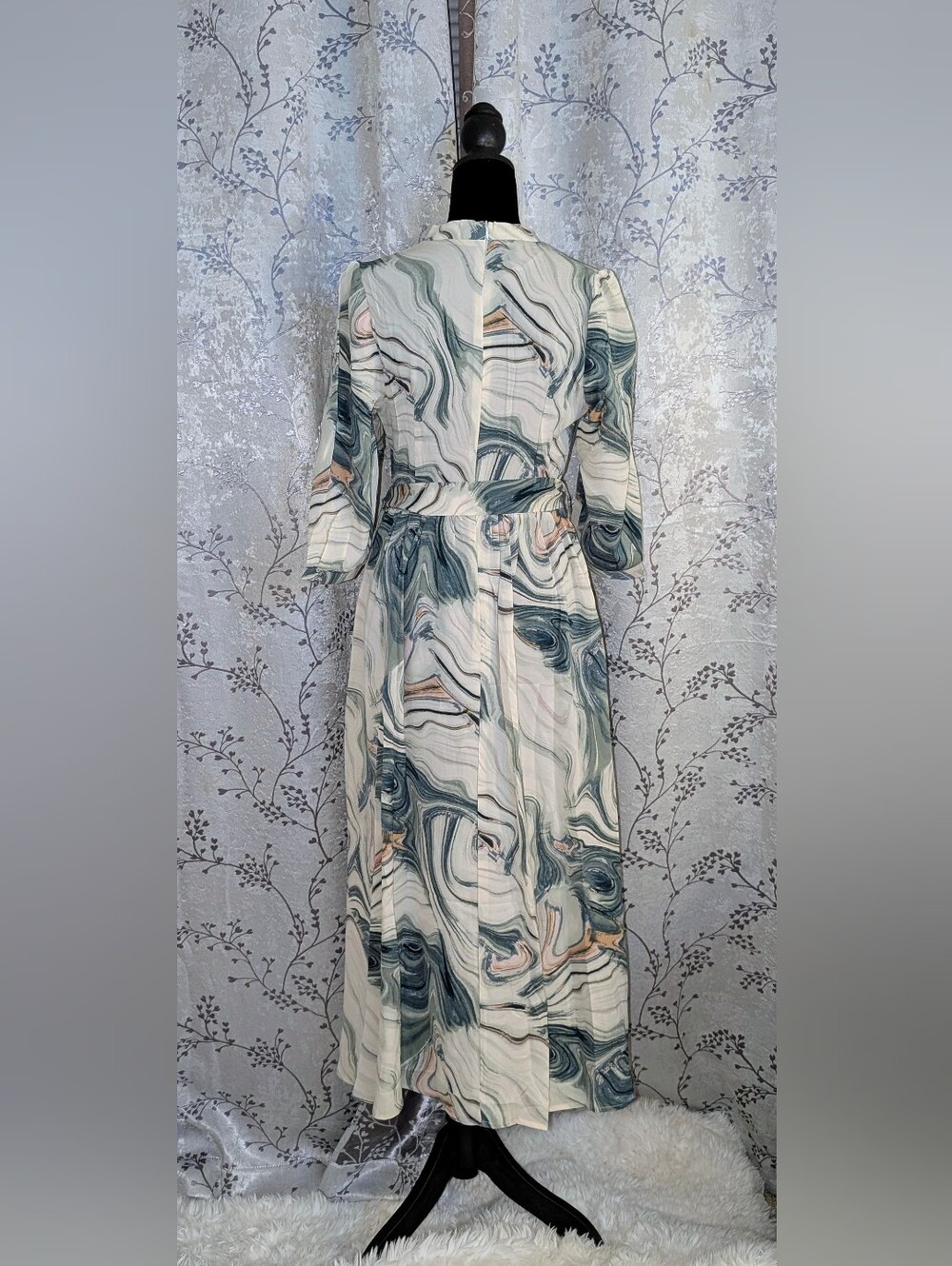 Dress - Picture 2 of 7